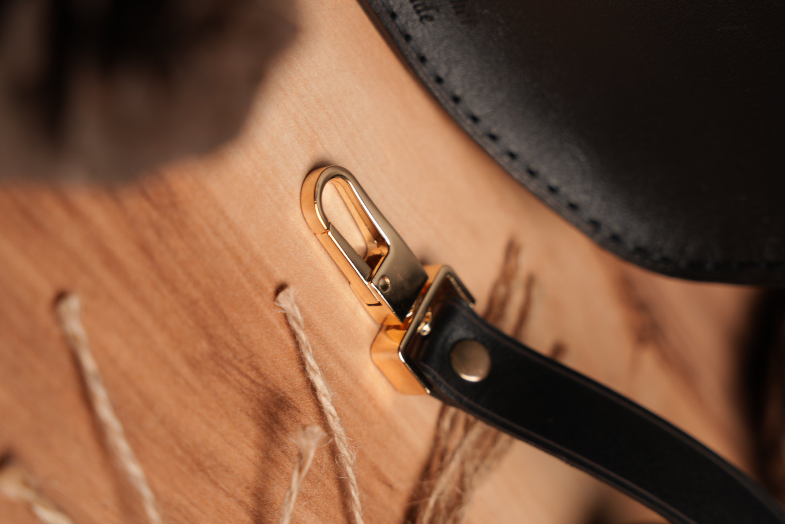 Alloro leather— Leather Collection project frame