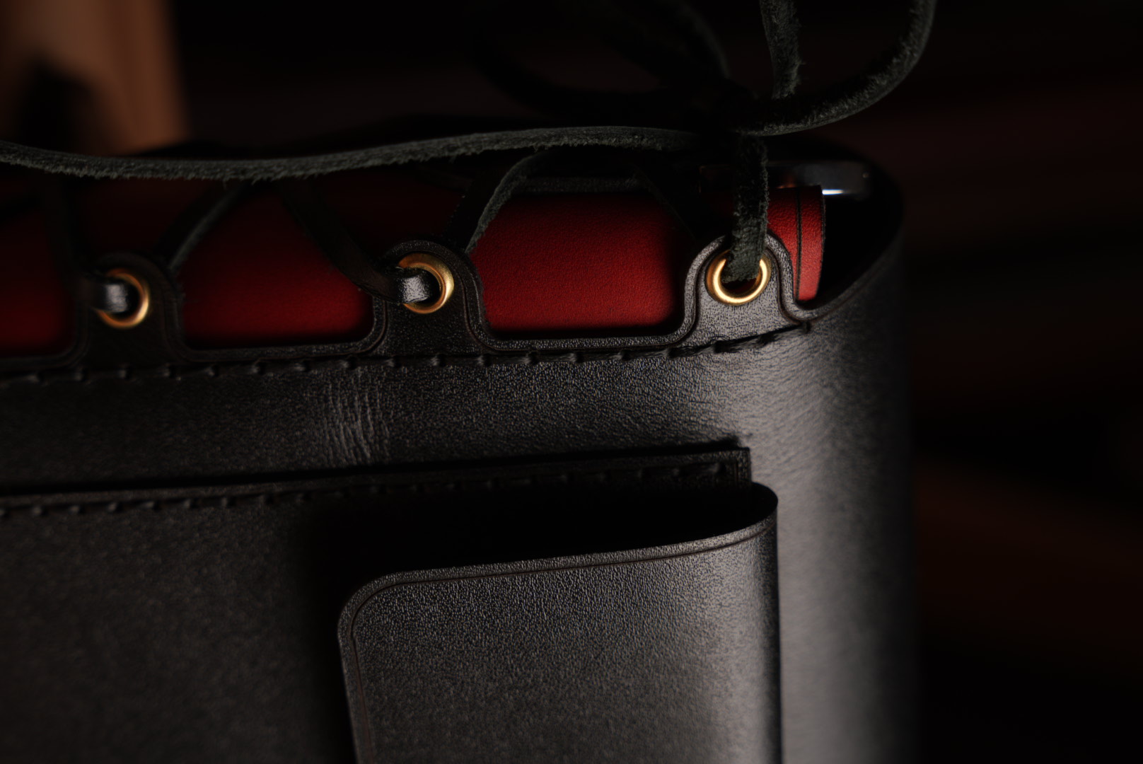 Alloro leather— Leather Collection project frame