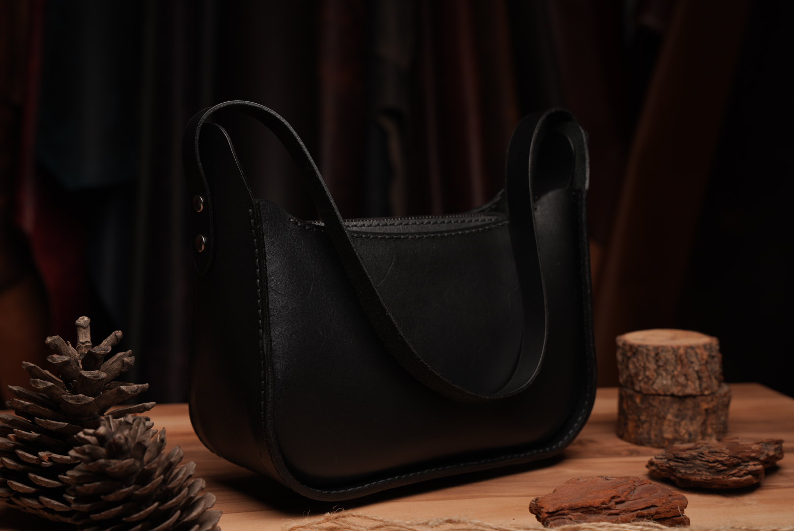 Alloro leather— Leather Collection project frame