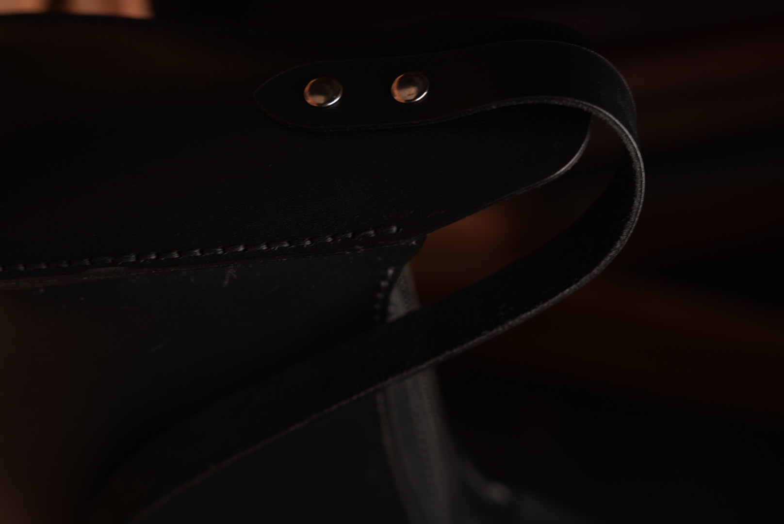 Alloro leather— Leather Collection project frame