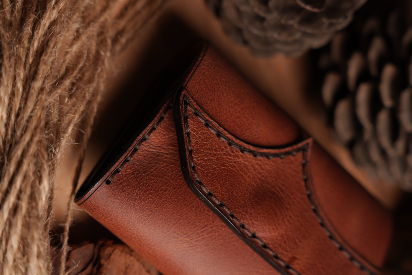 Alloro leather— Leather Collection project frame