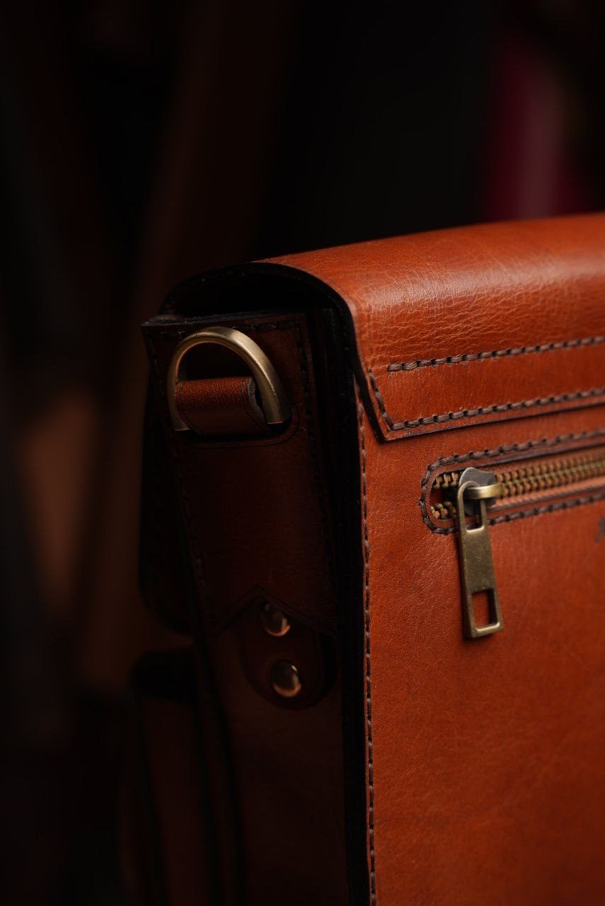 Alloro leather— Leather Collection project frame